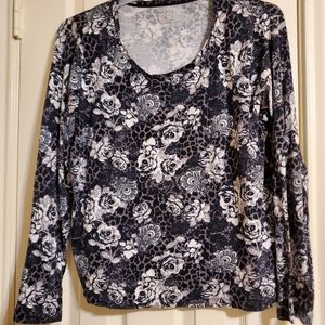 White Stage graphic tshirt